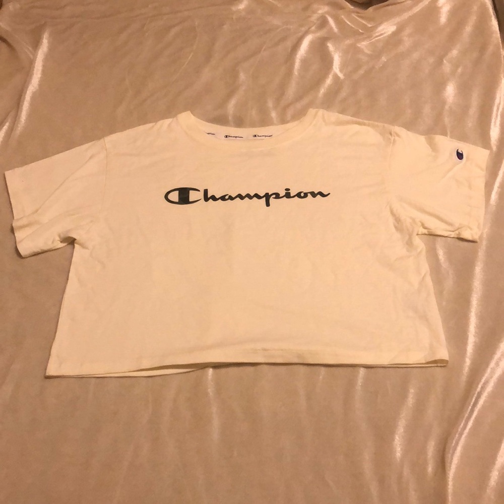 Very light yellow champion cropped shirt